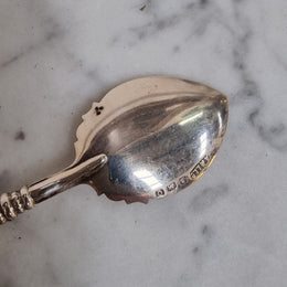 Very pretty Birmingham silver and Jade spoon that is in good original condition condition, please view photos as they help form part of the description.
