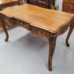 19th Century Louis 14th style quality French carved Oak bureau plat. It has three lockable deep drawers and beautifully carved legs. It has been sourced from France and is in good original detailed condition.