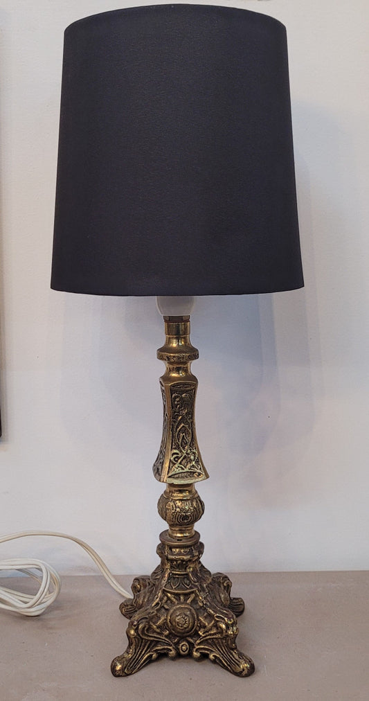 Decorative Vintage lamp with shade, in good working original condition.