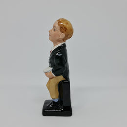 Gorgeous Royal Doulton "Oliver Twist" figurine, marked. In great original condition.
