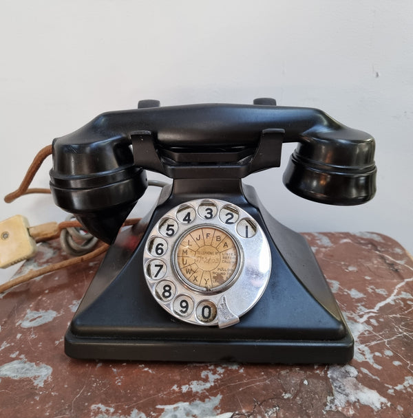 Fabulous black Art Deco rare pyramid shape Bakelite phone. It is in original good condition but is for decorative purposes only.