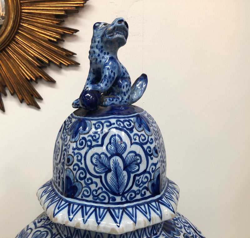 Large early 18th Century Dutch Delft (tin glazed earthenware) hand painted lidded vase. Decorated in the Chinese style with dog of Fu finial on top of lid. (Mark for Adriaa Rejsselberg 1713 - 1735).