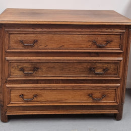 French solid Oak Louis 14th style chest of three drawers. It has three large spacious drawers and it has been sourced from France. It is in good original detailed condition.