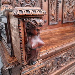 A Sensational 18th Century carved Italian Renaissance style hall seat, with amazing detail. The sit lifts up and inside can be used for storage. There is also two hidden pull out drawers on both sides of the arms (pictured). The detail of the carving is exceptional and very ornate. This amazing piece is in very good original detailed condition.