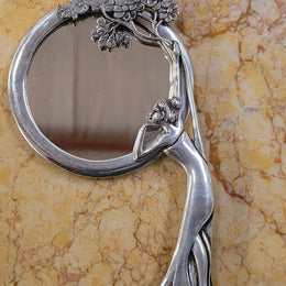 Lovely seagull pewter art nouveau style hand mirror, It is in good original condition, please view photos as they help form part of the description.