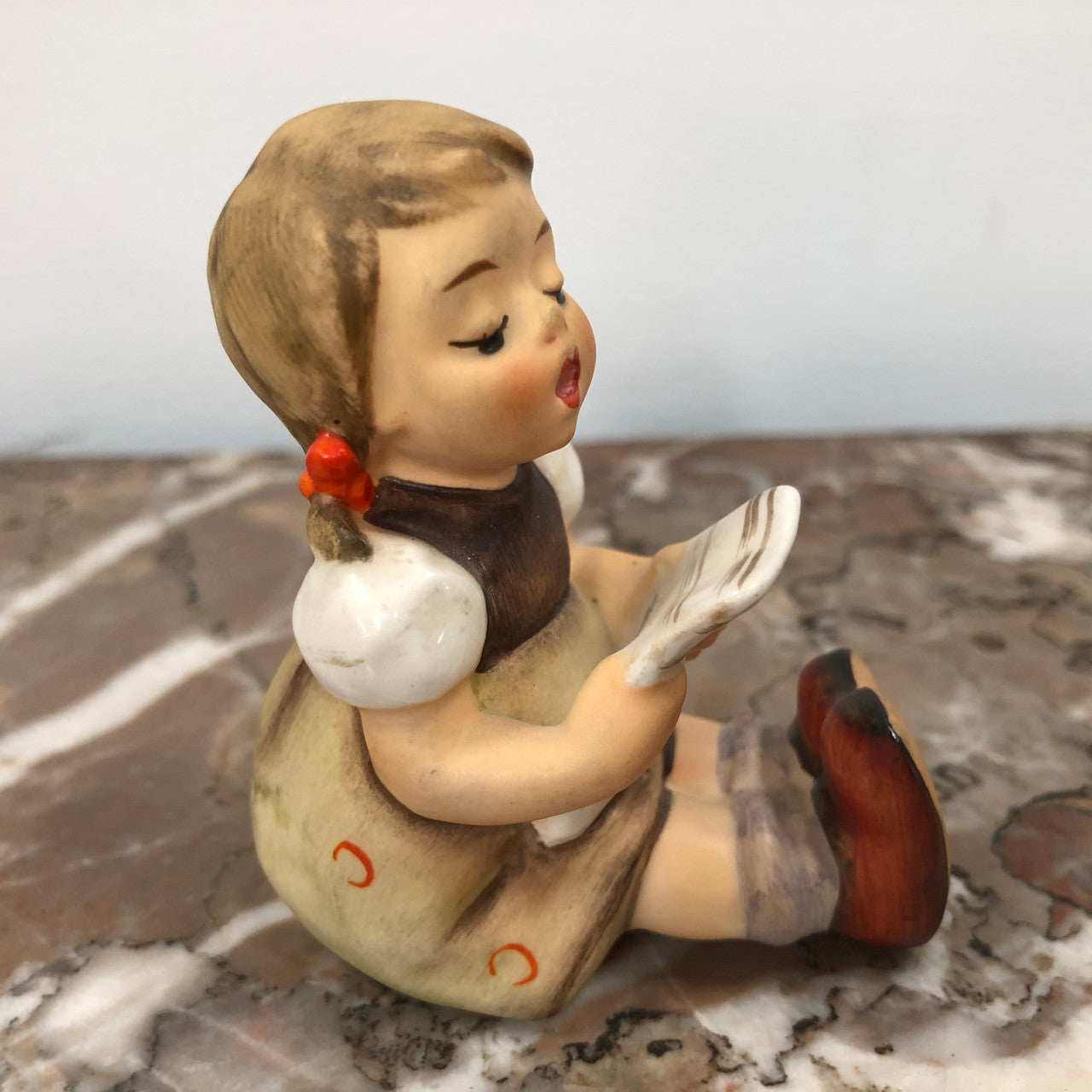 Vintage Hummel Figurine 389 Girl With Music Sheets