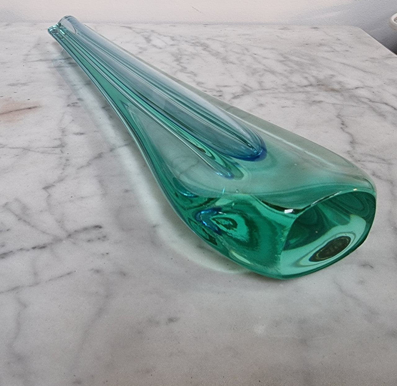 Beautiful green Murano style glass vase, it is in good original condition with no chips or cracks. Please view photos as they help form part of the description.