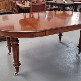 Amazing Victorian round Mahogany extension table. It comes with one extension leaf which can be added to the center of table when required. Sourced Locally and in good original detailed condition.