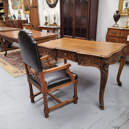 19th Century Louis 14th style quality French carved Oak bureau plat. It has three lockable deep drawers and beautifully carved legs. It has been sourced from France and is in good original detailed condition.
