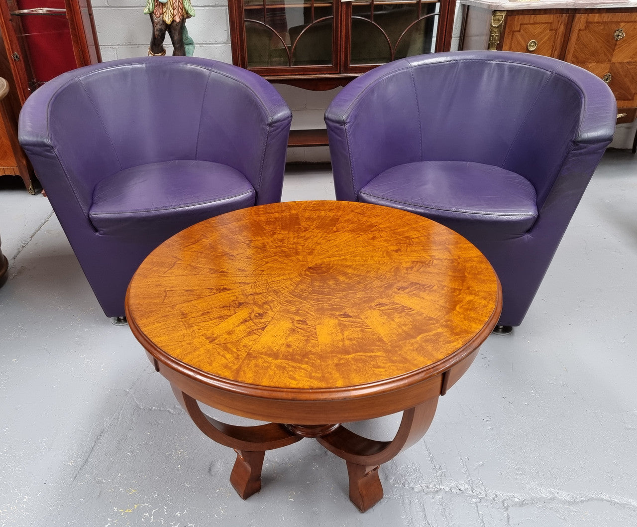 Art Deco figured Walnut round occasional table. It is in good original detailed condition and has been sourced locally.
