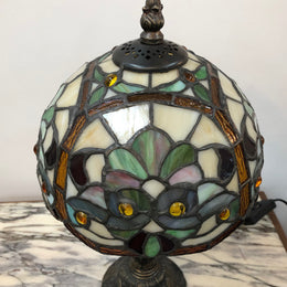 Lovely Tiffany Style Table lamp