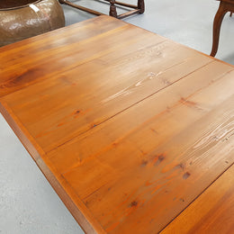 Henry II Style Walnut extension dining table. The table pulls out and it has two pine extension leaves that can be added to extend the table up to an extra 101 cm long. Tabletop and pine extension leaves are in good original condition with a wax finish.