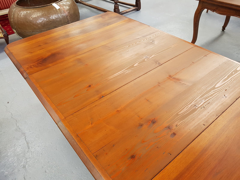 Henry II Style Walnut extension dining table. The table pulls out and it has two pine extension leaves that can be added to extend the table up to an extra 101 cm long. Tabletop and pine extension leaves are in good original condition with a wax finish.