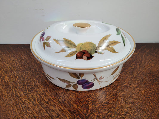Royal Worcester porcelain gold trim & Knob “Evesham” pattern oven to tableware covered casserole. Made in England. In good condition with no chips or cracks.