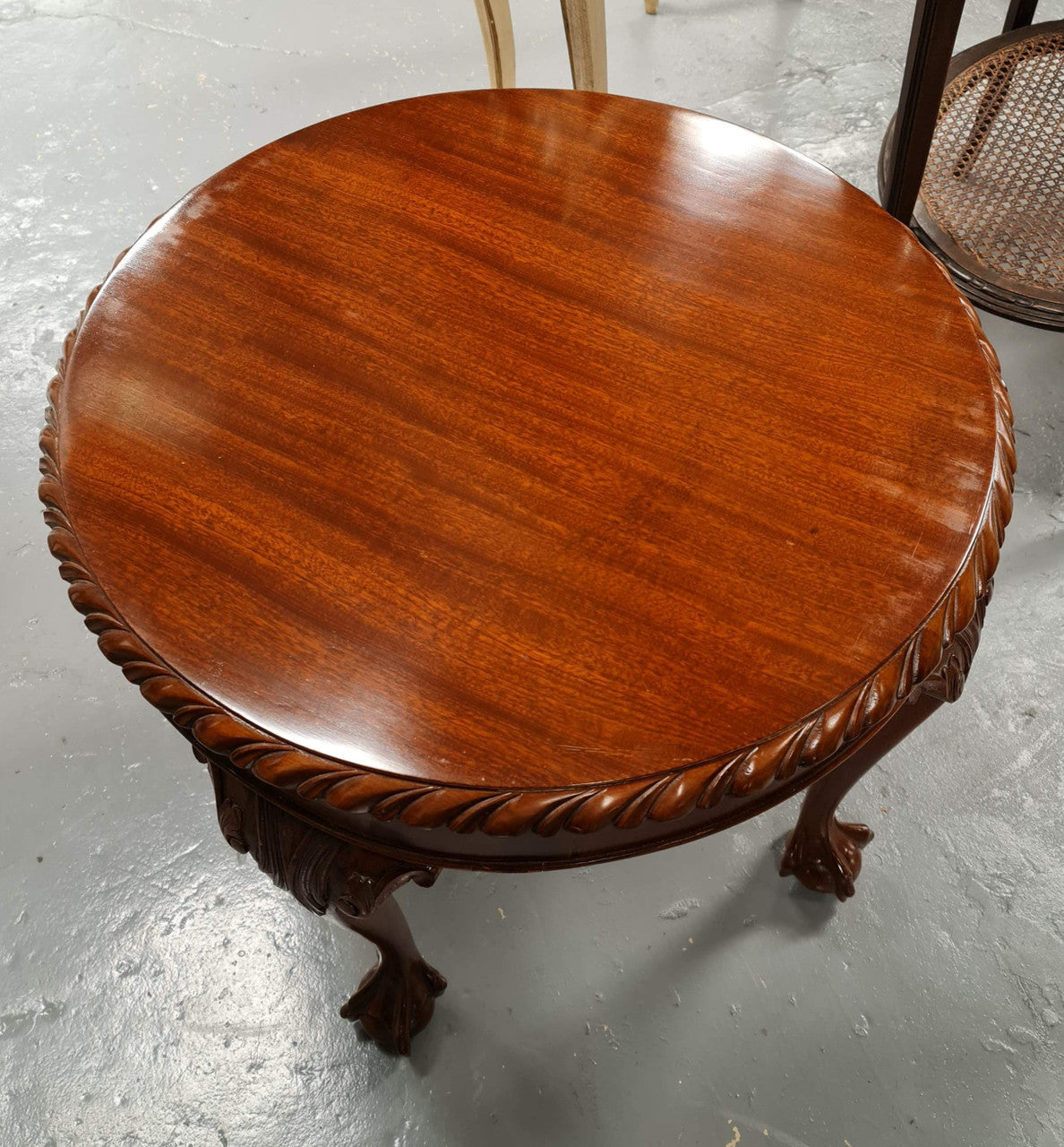 A beautiful round Mahogany Chippendale style coffee table with a glass top. In good original detailed condition.