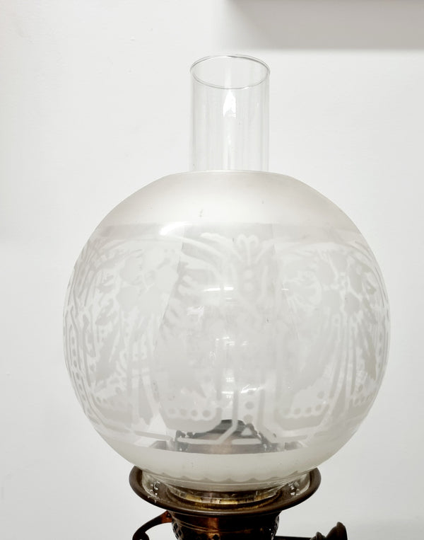 Great original condition Victorian brass banquet lamp with original shade. Please view photos as they form part of the description.