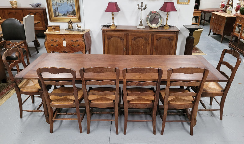 French oak pedestal farmhouse style dining table, sourced from France and in good original detailed conditions. Please see pictures to form part of the description.