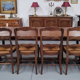 French oak pedestal farmhouse style dining table, sourced from France and in good original detailed conditions. Please see pictures to form part of the description.