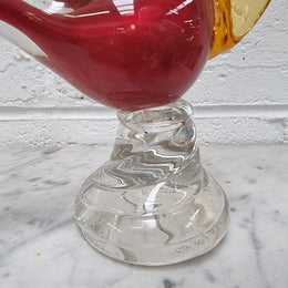 Beautiful Murano glass bird with its original sticker underneath in good original condition.