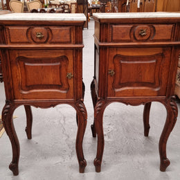 Elegant French Louis XV style pair of carved Oak white marble top bedsides. They are in good original condition and they have been detailed to a high standard. They have been sourced from France.