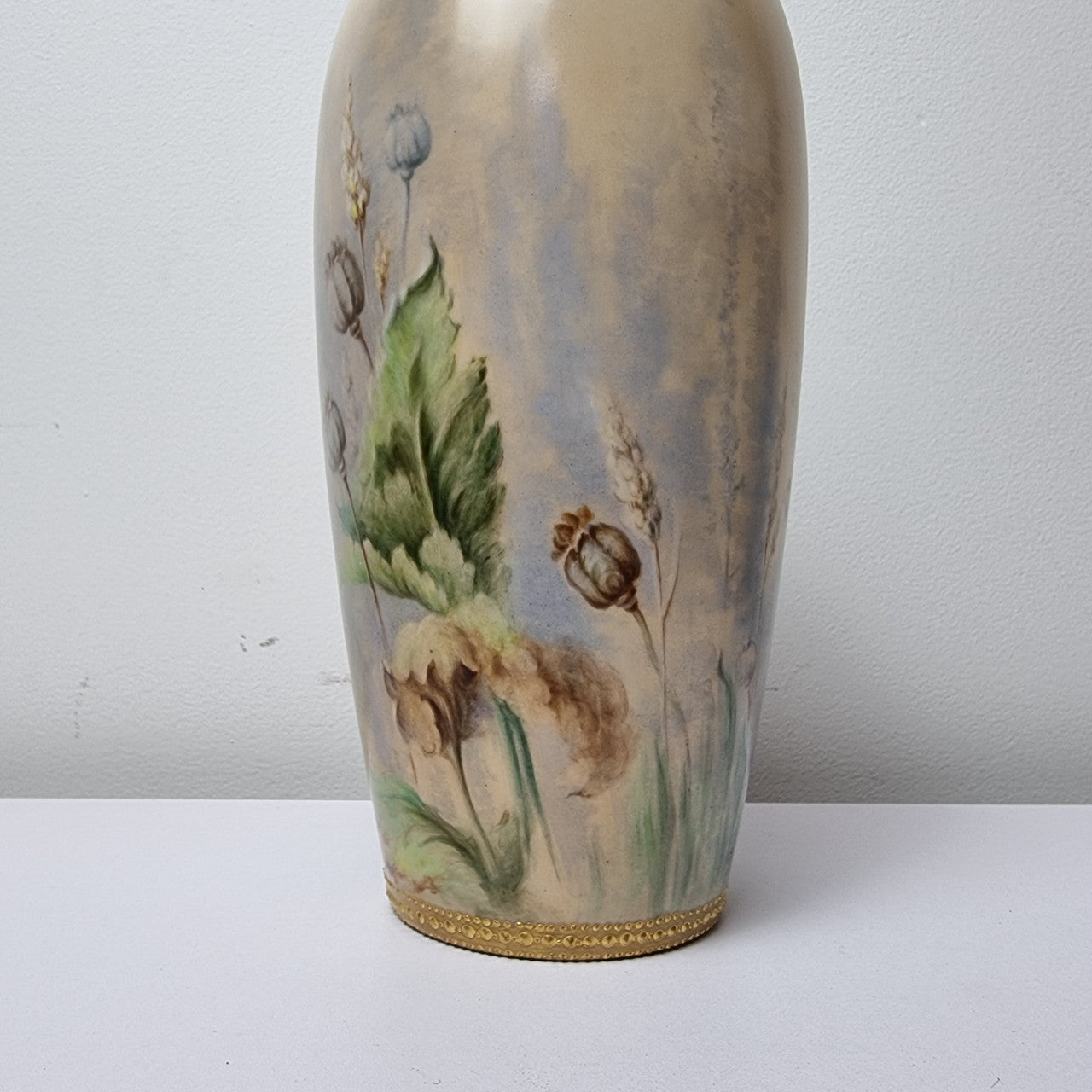 Lovely Antique Limoges hand painted "Blue Tit Bird", very good quality vase. In original condition. Please view photos as they help form part of the description.