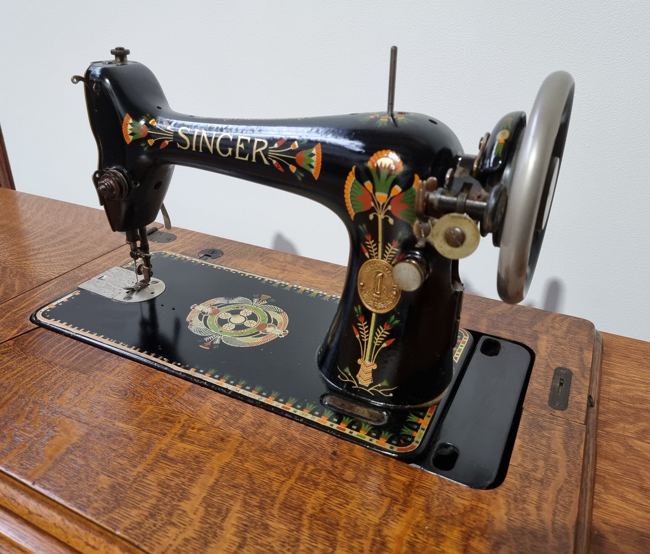 Beautiful Singer sewing machine in an Oak case with six drawers, in mint condition for its age.