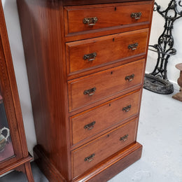 Lovely Antique English walnut tallboy/ chest of drawers. There are five drawers which all differ in sizes and have lovely hardware. It is in good original detailed condition.