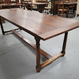 French oak pedestal farmhouse style dining table, sourced from France and in good original detailed conditions. Please see pictures to form part of the description.