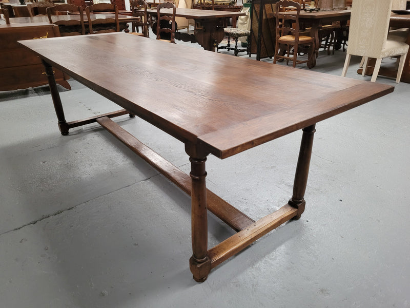 French oak pedestal farmhouse style dining table, sourced from France and in good original detailed conditions. Please see pictures to form part of the description.