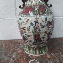 Antique 19th Century Chinese export hand-painted Qing Dynasty vase. Chien-Lung base. Rego mark to (1736-1795)