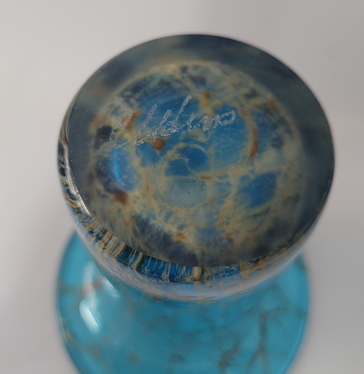 Stunning signed "Mdina" Maltese art glass vase. Beauitufl colours and in good original condition with no chips or cracks. Please view photos as they help form part of the description.