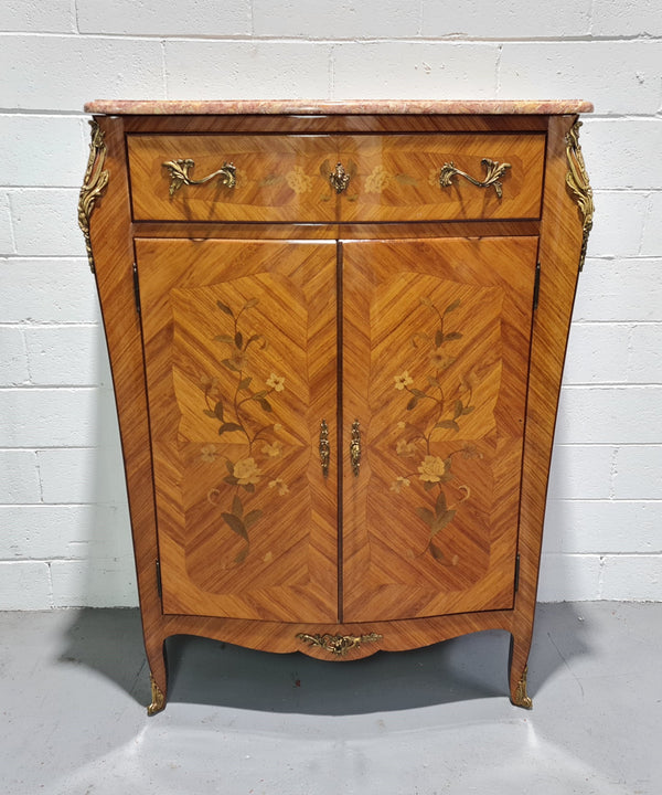 French Louis XV style marquetry inlaid marble top side cabinet. It has one drawer at the top and two doors open up to two adjustable shelves. It has beautiful coloured marble and decorative mounts. In good original detailed condition.