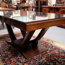 French Art Deco Figured Walnut dining table and six chairs. This stylish table also comes with a glass top and can be used with or without it. The chairs are very comfortable and the table can also fit another two chairs at either end making it a 6-8 seater. The table is in good original detailed condition with character marks to the top of table as shown in the pictures. This table and six chairs have been sourced locally.