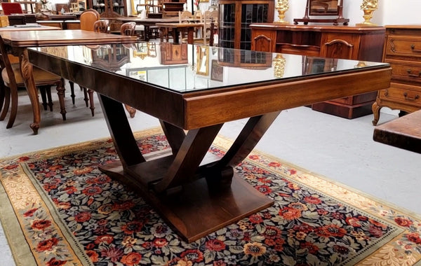 French Art Deco Figured Walnut dining table and six chairs. This stylish table also comes with a glass top and can be used with or without it. The chairs are very comfortable and the table can also fit another two chairs at either end making it a 6-8 seater. The table is in good original detailed condition with character marks to the top of table as shown in the pictures. This table and six chairs have been sourced locally.