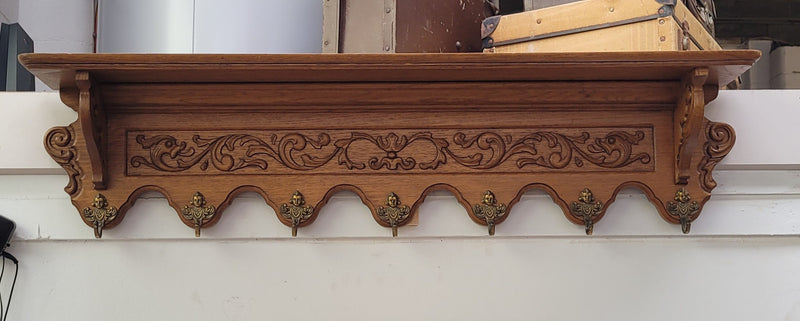 French Oak hanging wall rack with seven hooks. It has been sourced from France and is in good original detailed condition.