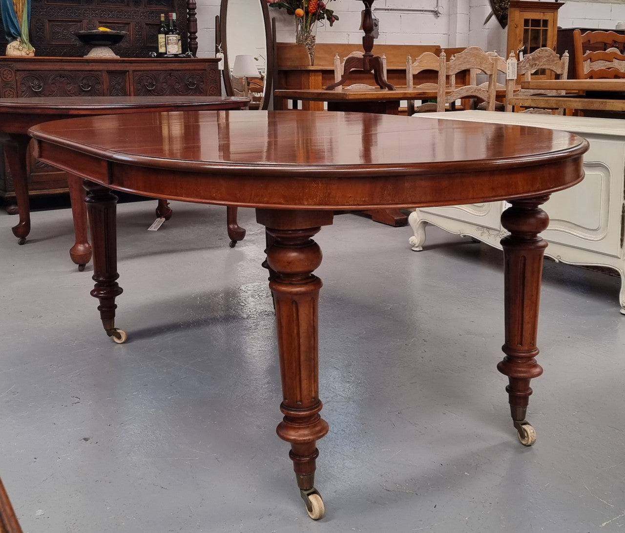 Amazing Victorian round Mahogany extension table. It comes with one extension leaf which can be added to the center of table when required. Sourced Locally and in good original detailed condition.
