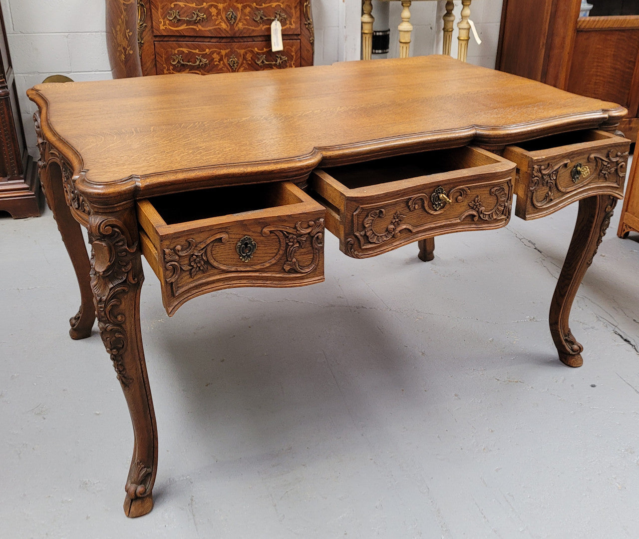 19th Century Louis 14th style quality French carved Oak bureau plat. It has three lockable deep drawers and beautifully carved legs. It has been sourced from France and is in good original detailed condition.