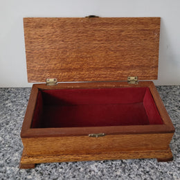 Vintage Silky Oak and Cedar jewellery box with red velvet lining. It is in good original condition, please view photos as they help form part of the description.