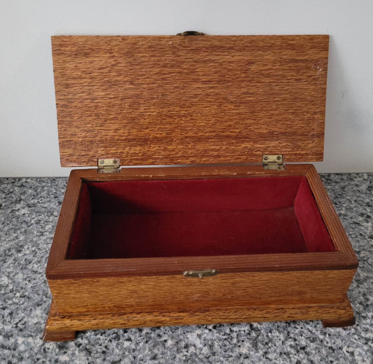 Vintage Silky Oak and Cedar jewellery box with red velvet lining. It is in good original condition, please view photos as they help form part of the description.