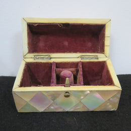 Very Rare Victorian Mother Of Pearl Ladies Travelling Vanity Set