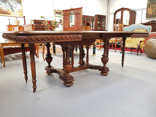 Henry II Style Walnut extension dining table. The table pulls out and it has two pine extension leaves that can be added to extend the table up to an extra 101 cm long. Tabletop and pine extension leaves are in good original condition with a wax finish.