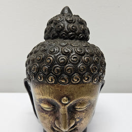 Lovely Antique bronze buddha head, in good original condition. Please see photos as they form part of the description.