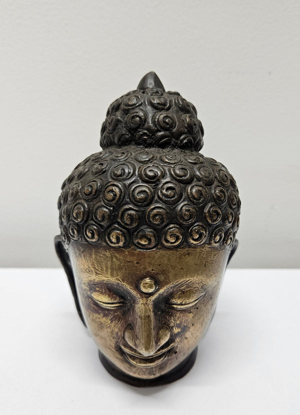 Lovely Antique bronze buddha head, in good original condition. Please see photos as they form part of the description.