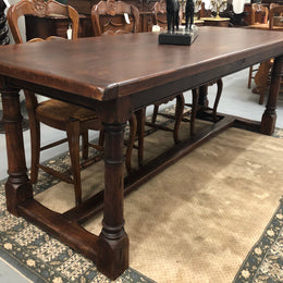 French dark Oak stretcher based farmhouse table. Can sit 6-8 people and is in very good original condition.