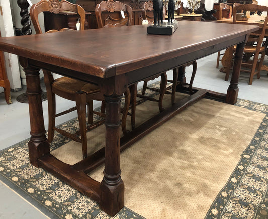 French dark Oak stretcher based farmhouse table. Can sit 6-8 people and is in very good original condition.