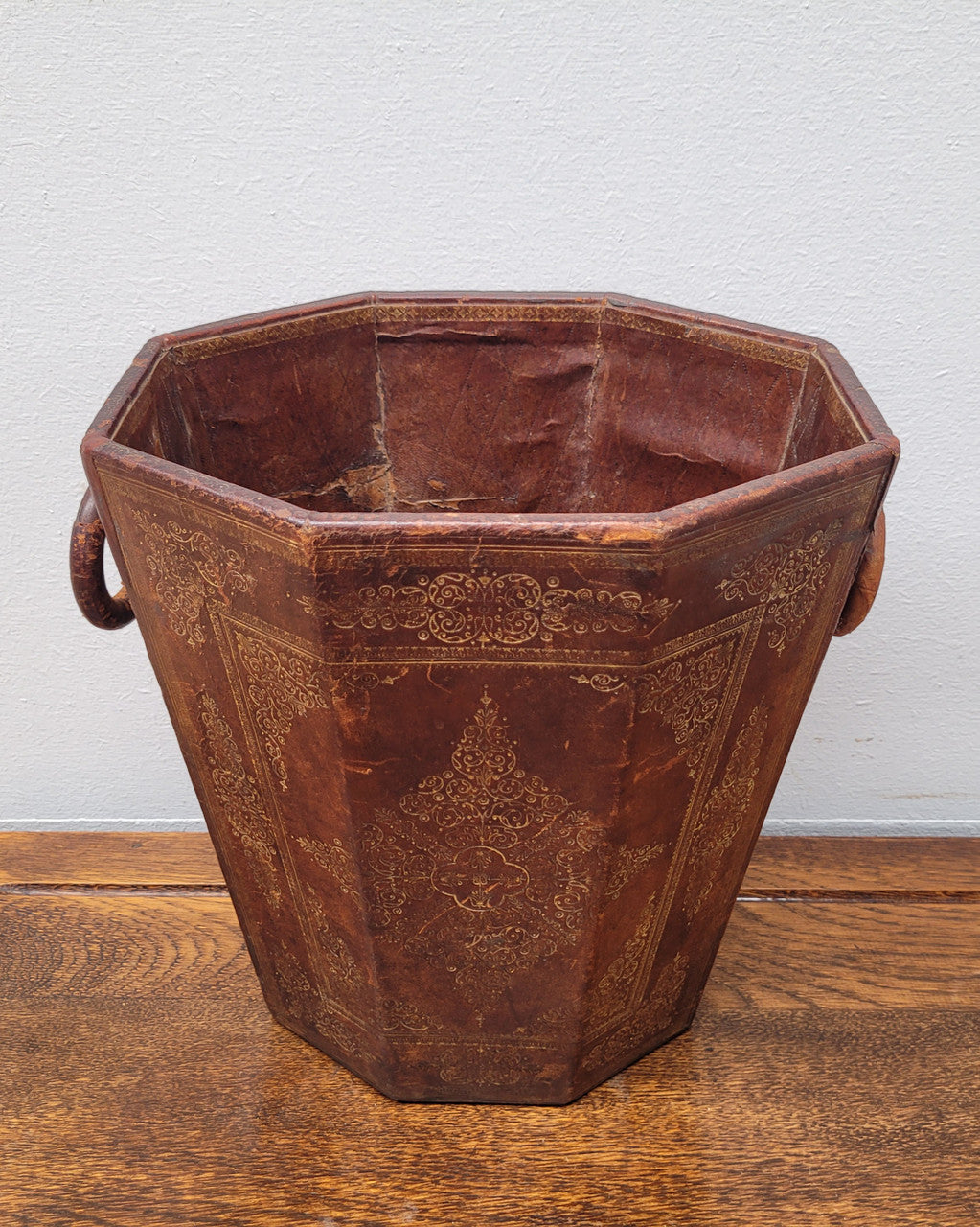 Vintage Italian tooled leather waste bin. It has been sourced locally and is in good original detailed condition. Please view photos as they help form part of the description.