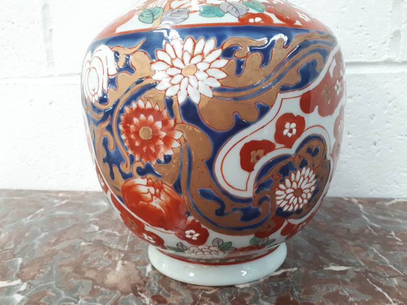 Antique Japanese Imari hand-painted vase. In good condition. Circa 1860.