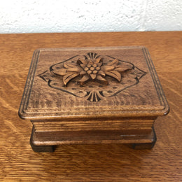 Beautiful Swiss carved wooden musical trinket box. In good clean original working condition.
