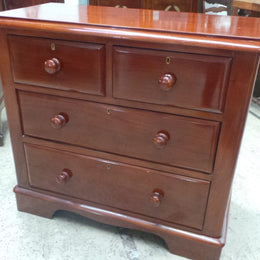 Beautiful Small Set of Mahogany Chest of Drawers