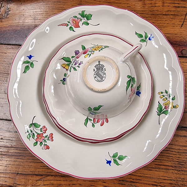 A pretty French table setting made in France called Luneville. It consists of plates, cups, saucers, tea pot, milk jug, sugar bowl, tureens and cake plates a total of 53 pieces. Please view photos as they help form part of the descriptions.